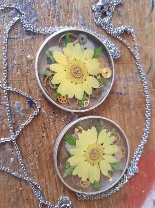 Yellow Dried Flower Resin Set Pendant with Watch Parts