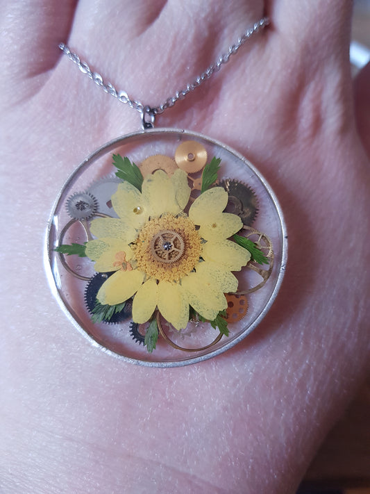 Yellow Dried Flower Resin Set Pendant with Watch Parts